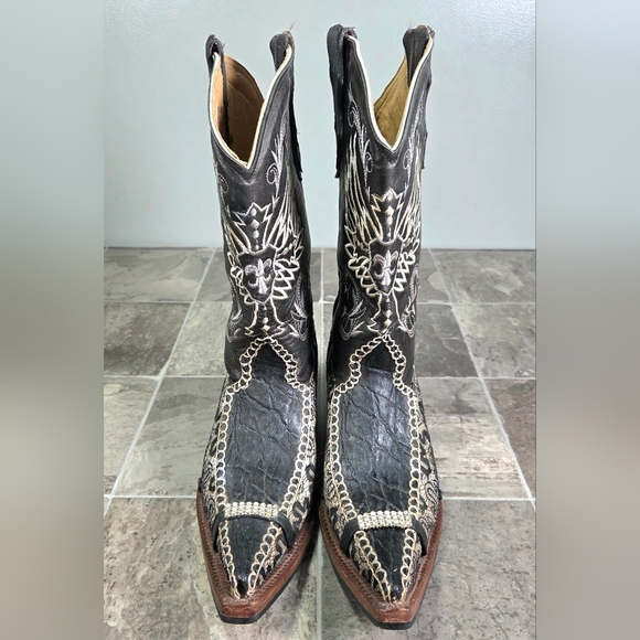 CARRETA HANDCRAFTED LEATHER COWBOY ARTISANAL WINGED FLEUR DE LIS BOOTS. - Picture 3 of 13